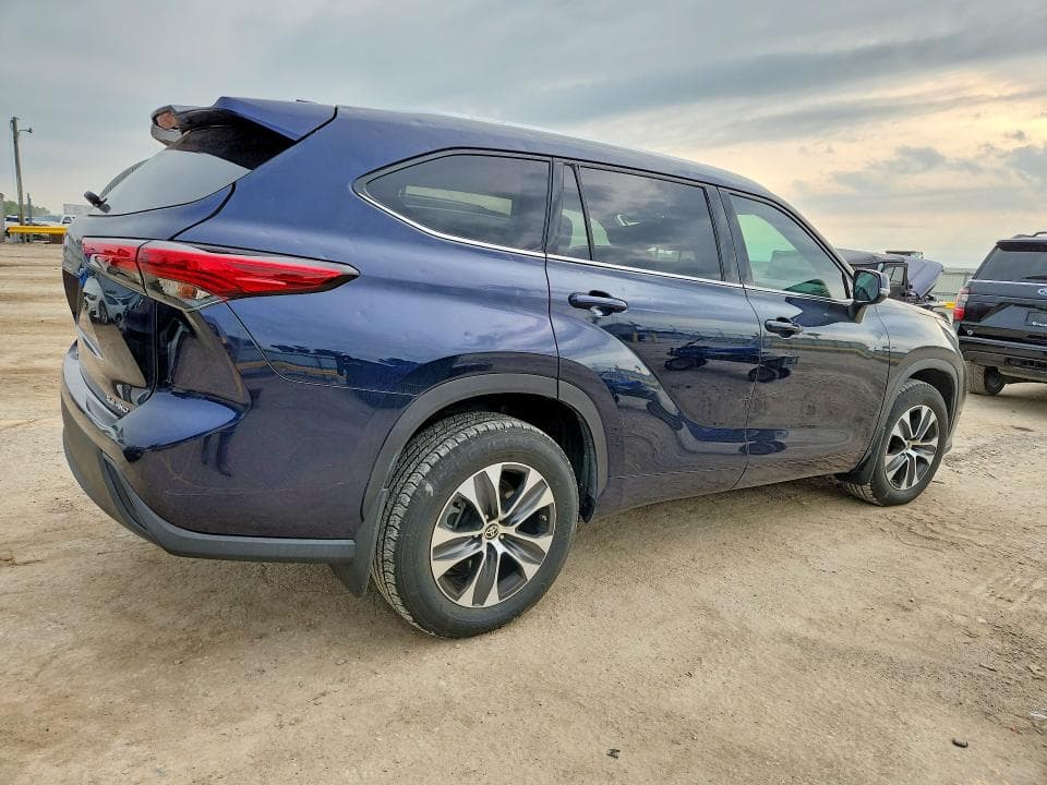 2020 TOYOTA HIGHLANDER XLE 3