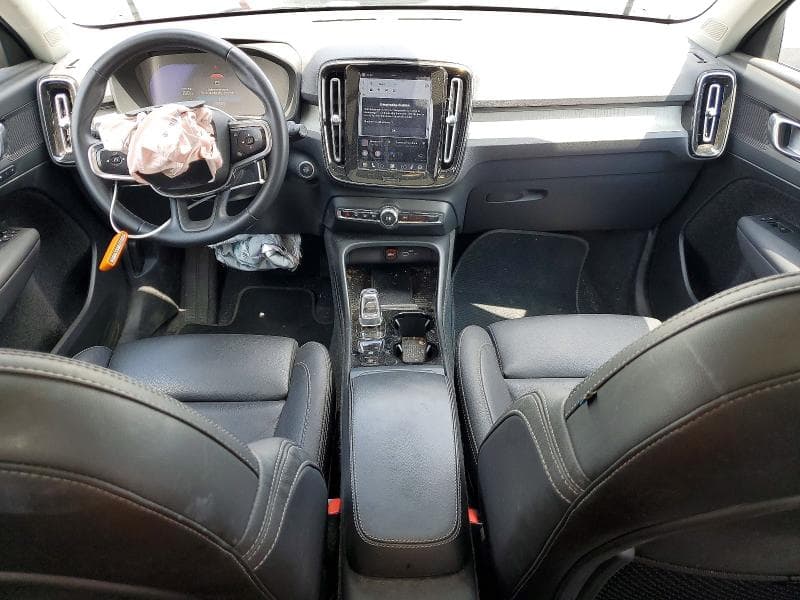 2024 VOLVO XC40 PLUS 8