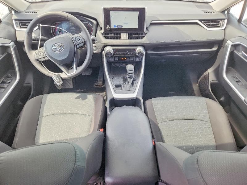 2025 TOYOTA RAV4 XLE 8