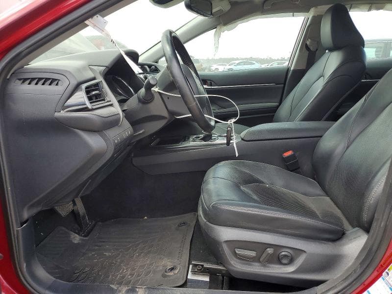 2020 TOYOTA CAMRY XLE 7
