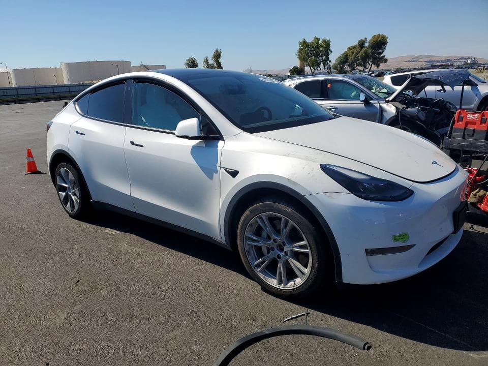 2023 TESLA MODEL Y 4
