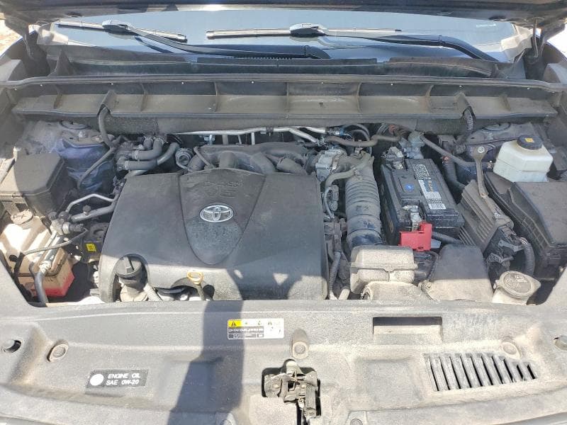 2021 TOYOTA HIGHLANDER XLE 11