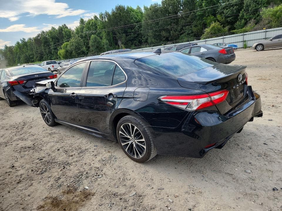2019 TOYOTA CAMRY SE 2
