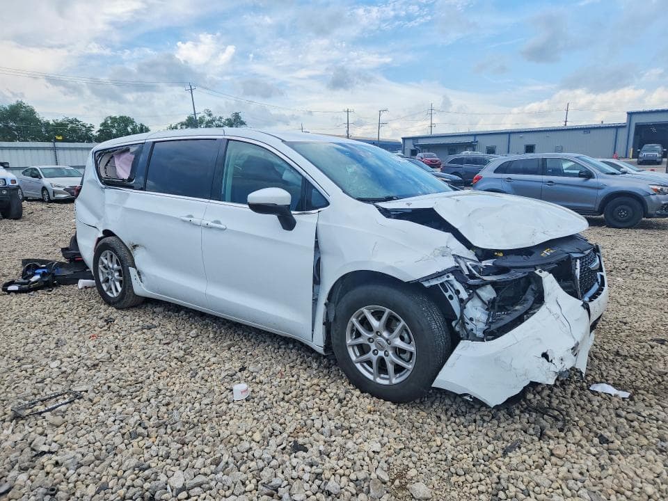 2023 CHRYSLER PACIFICA TOURING L 4