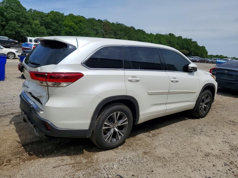 2018 TOYOTA HIGHLANDER LE 3
