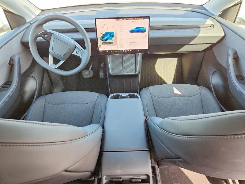 2026 TESLA MODEL Y 8