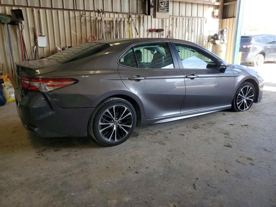 2018 TOYOTA CAMRY SE 3
