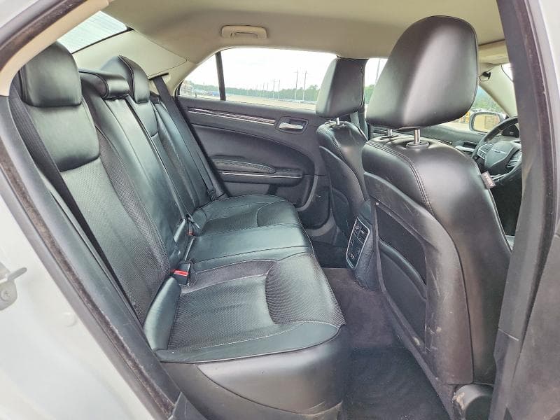 2018 CHRYSLER 300 LIMITED 10