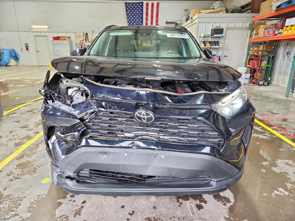 2023 TOYOTA RAV4 XLE 5
