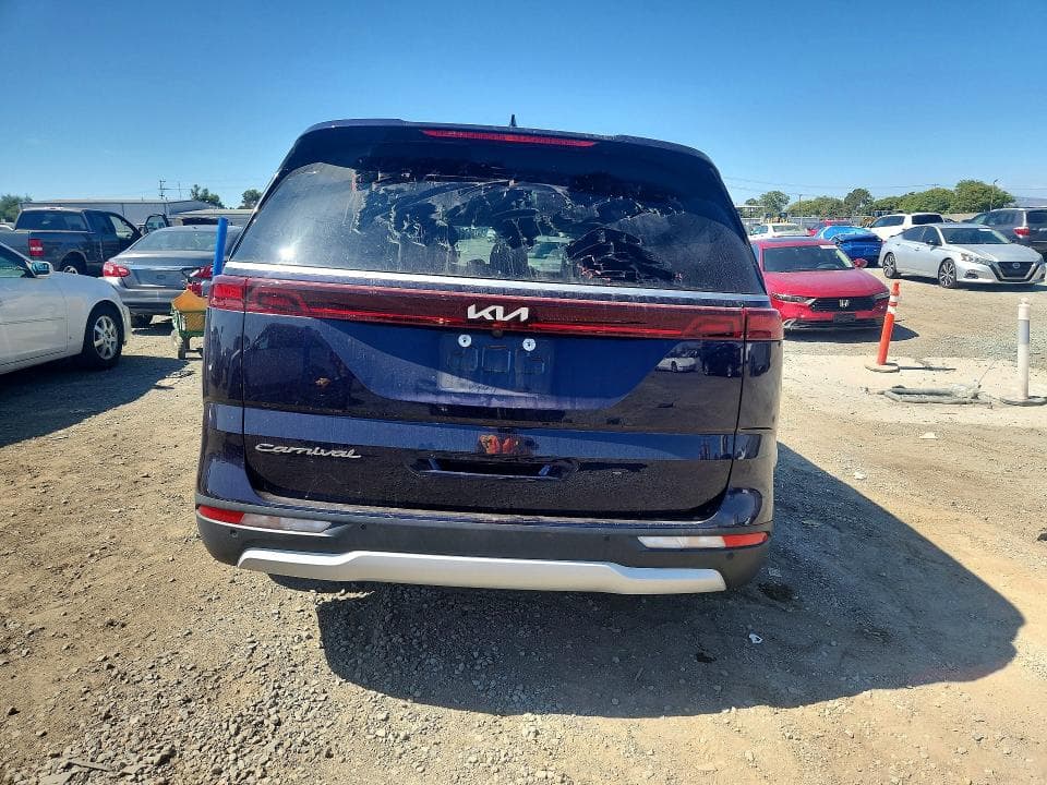 2022 KIA CARNIVAL LX 6