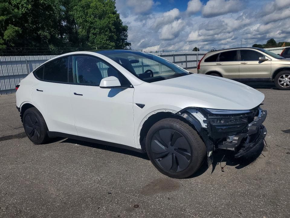 2026 TESLA MODEL Y 4