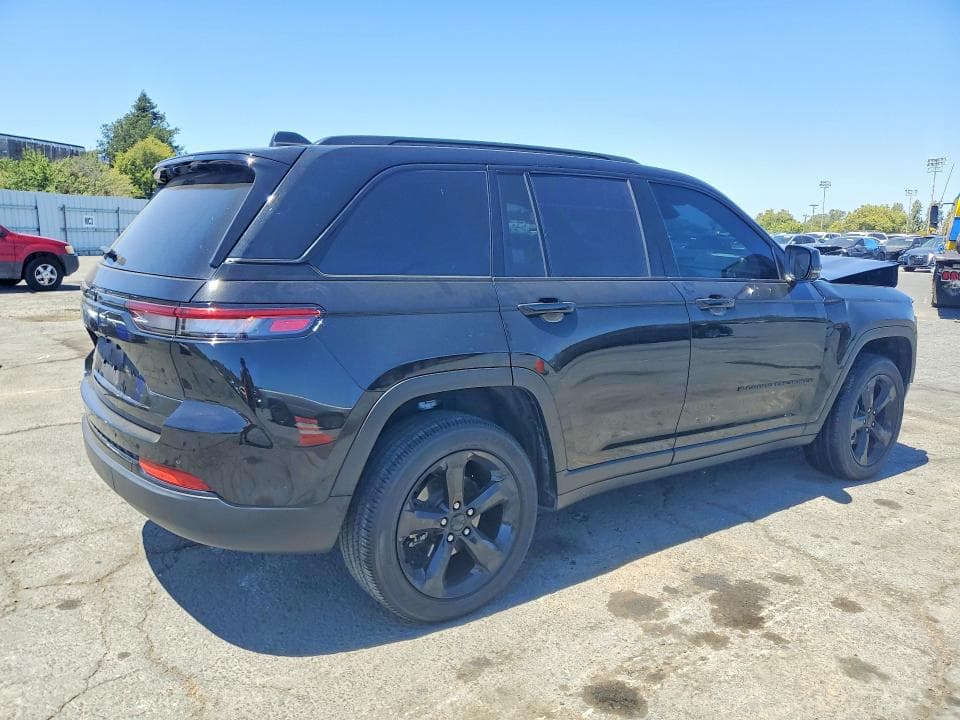 2024 JEEP GRAND CHEROKEE LAREDO 3