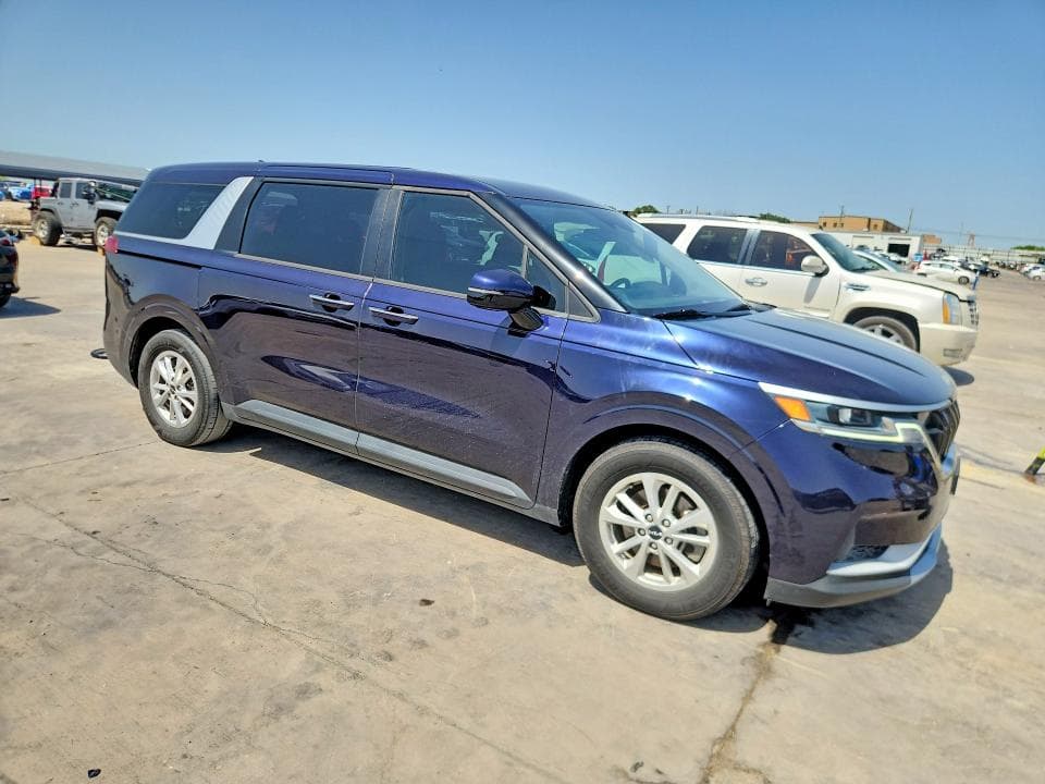 2023 KIA CARNIVAL LX 4