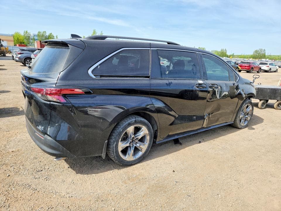 2022 TOYOTA SIENNA LE 3
