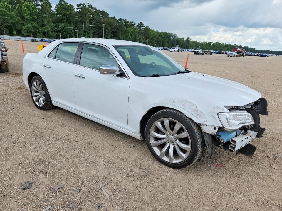 2018 CHRYSLER 300 LIMITED 4