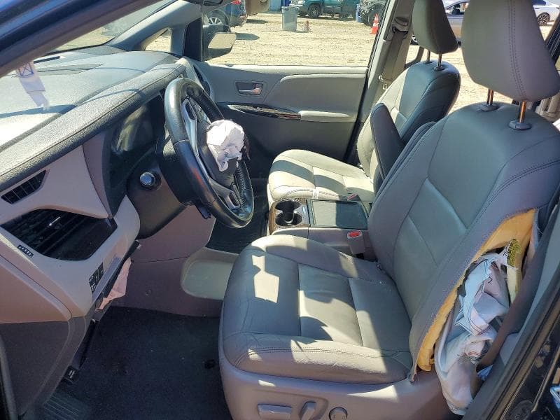 2019 TOYOTA SIENNA XLE 8-PASSENGER 7