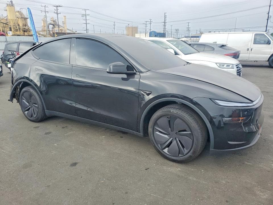 2026 TESLA MODEL Y 4