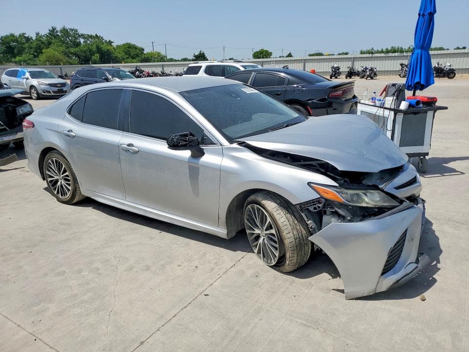 2019 TOYOTA CAMRY SE 4