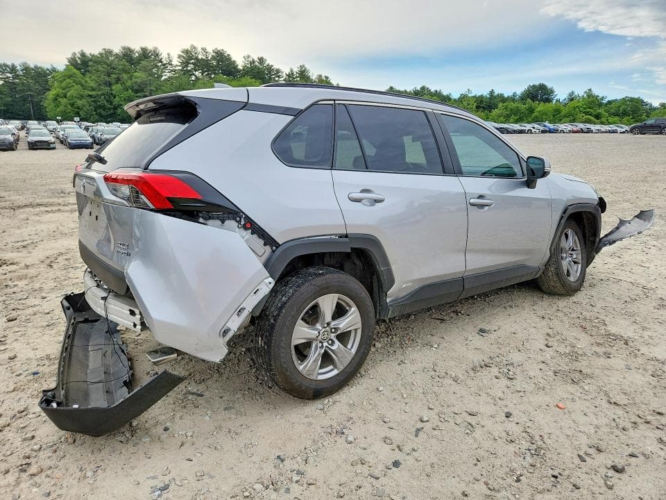 2024 TOYOTA RAV4 HYBRID XLE 3