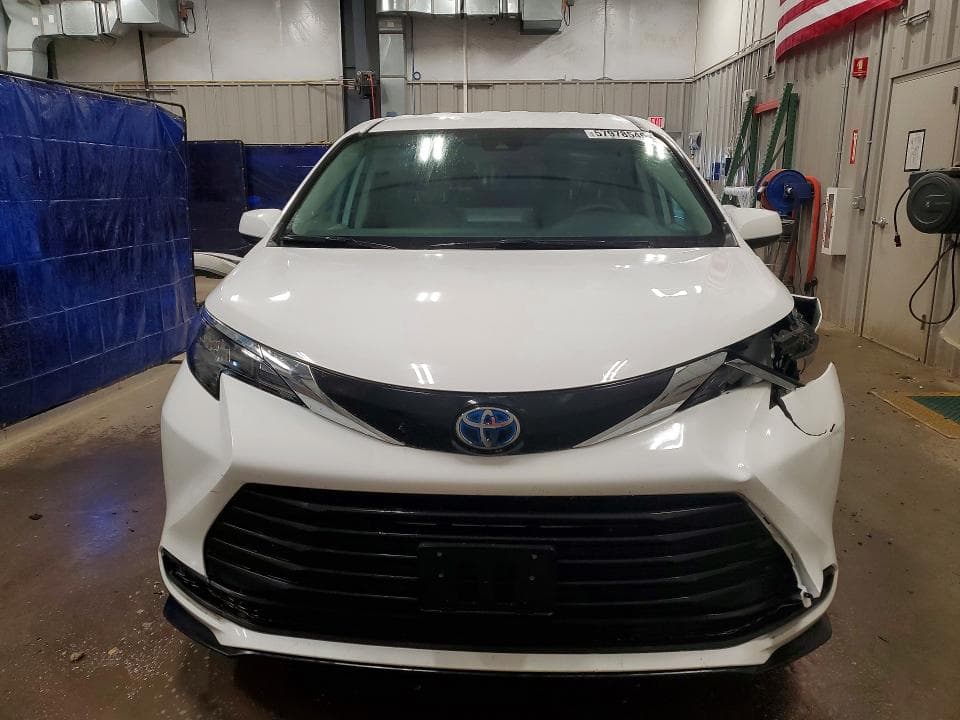 2024 TOYOTA SIENNA LE 5