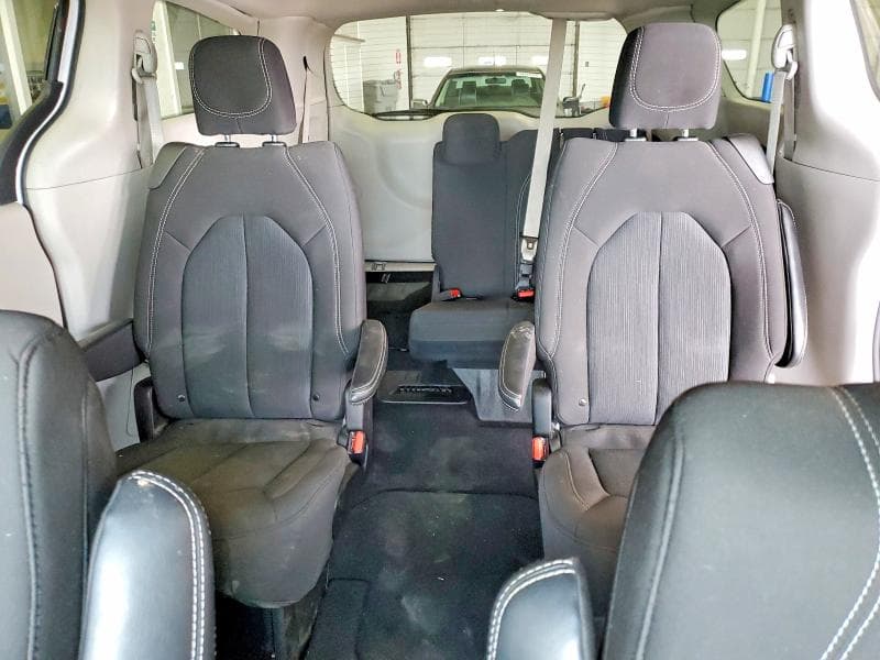 2023 CHRYSLER VOYAGER LX 10