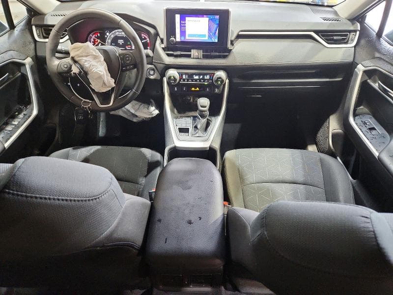 2023 TOYOTA RAV4 XLE 8