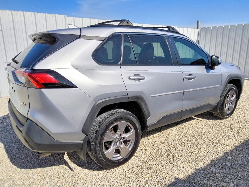 2023 TOYOTA RAV4 XLE 3