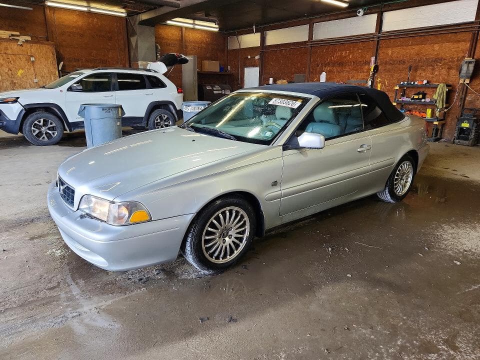2004 VOLVO C70