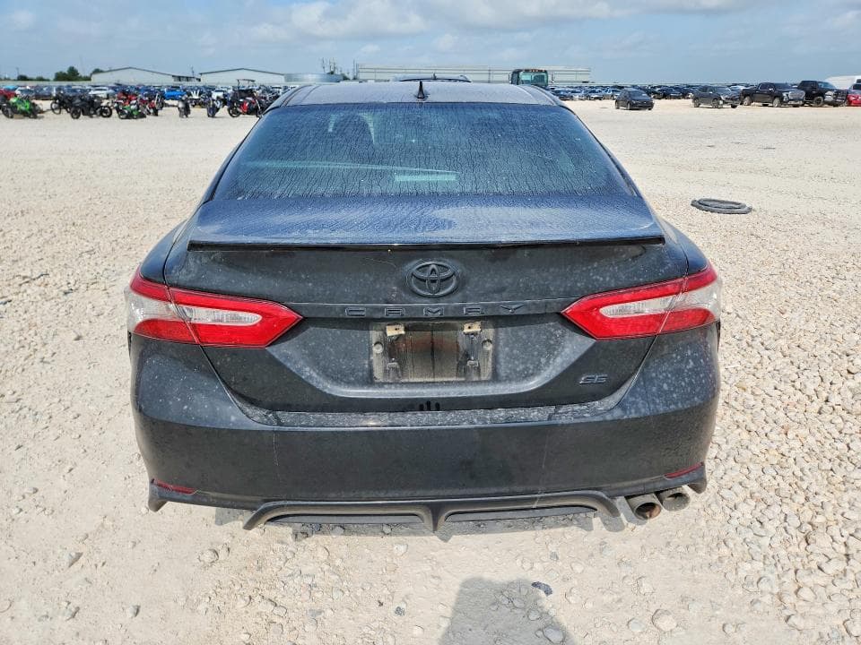 2019 TOYOTA CAMRY SE 6
