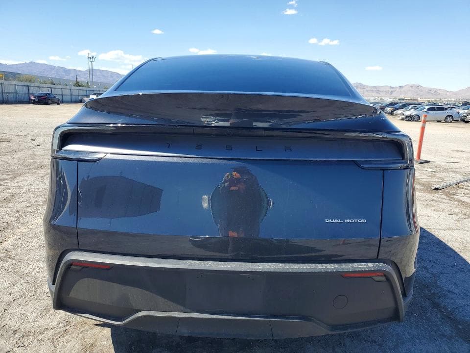 2026 TESLA MODEL Y 6