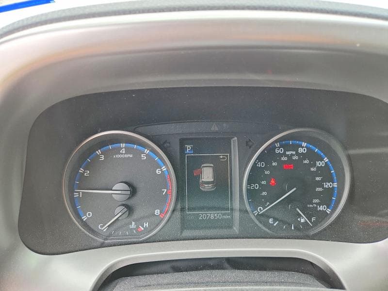 2017 TOYOTA RAV4 XLE 9