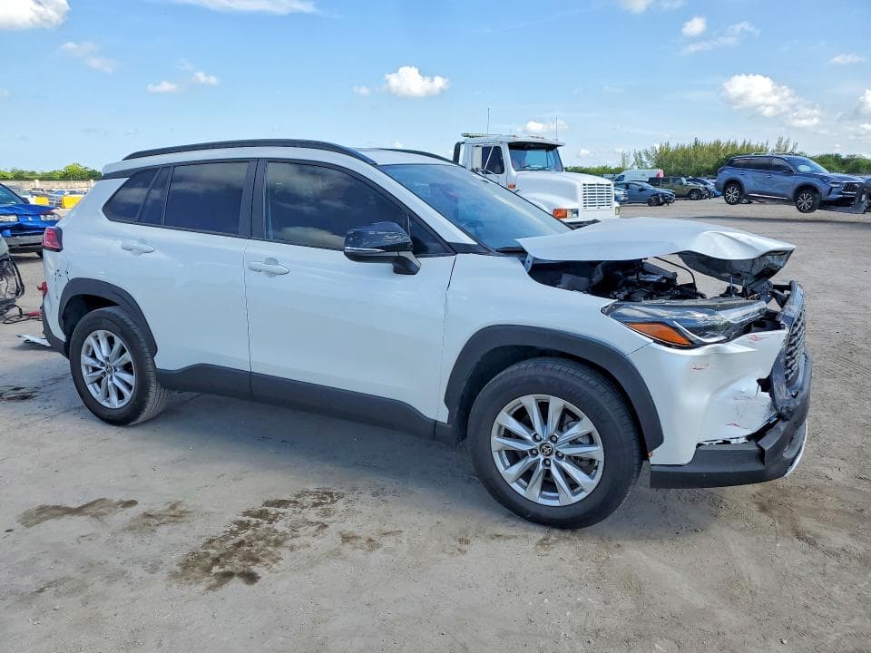2025 TOYOTA CARROLLA 4