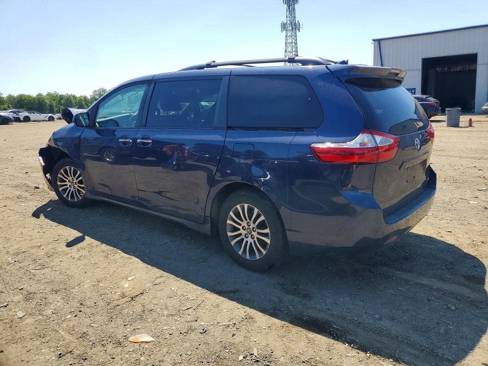 2019 TOYOTA SIENNA XLE 8-PASSENGER 2