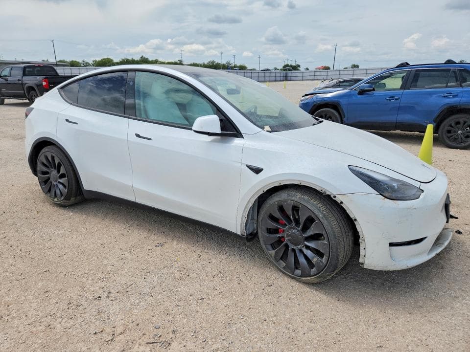 2024 TESLA MODEL Y 4