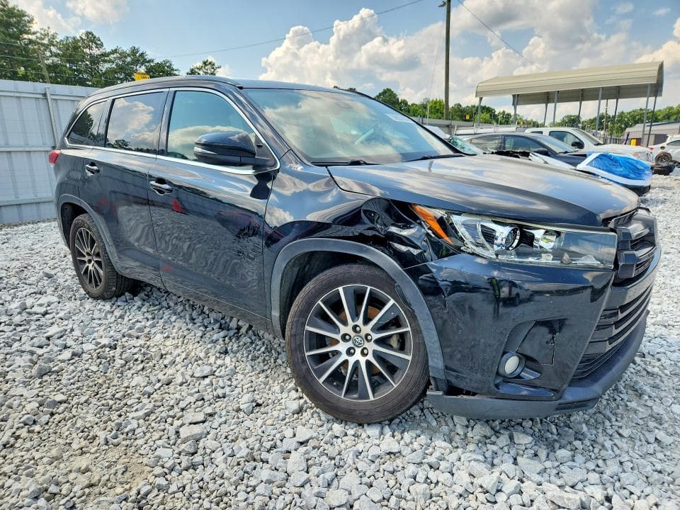 2017 TOYOTA HIGHLANDER SE 4