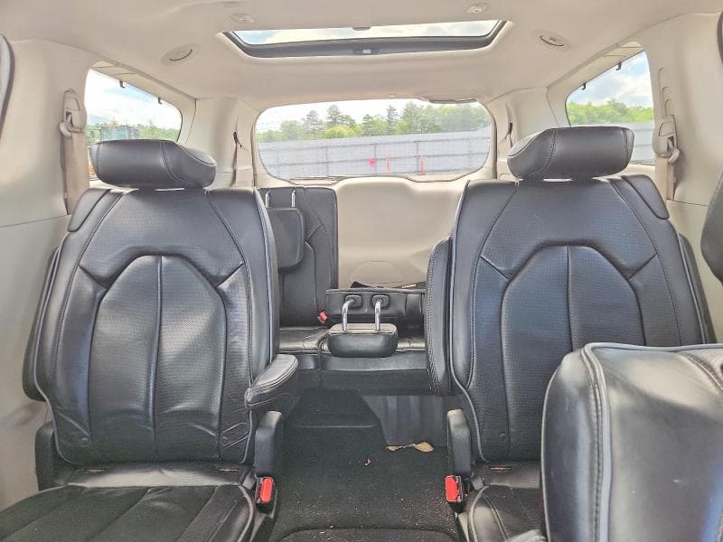 2017 CHRYSLER PACIFICA LIMITED 10