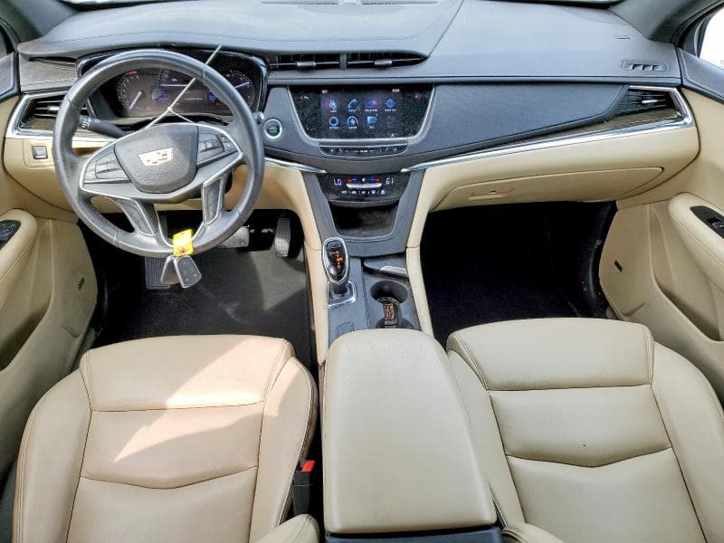 2017 CADILLAC XT5 8