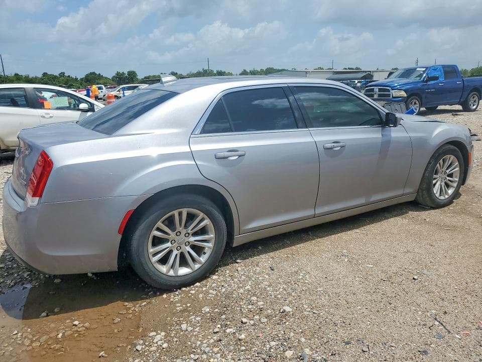 2017 CHRYSLER 300 LIMITED 3