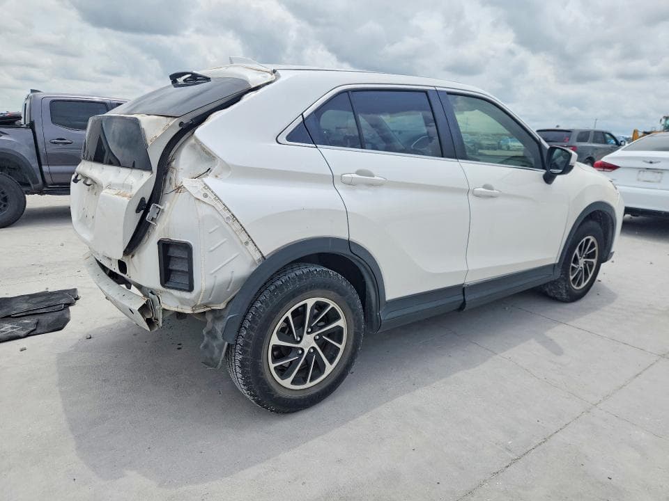2020 MITSUBISHI ECLIPSE CROSS ES 3