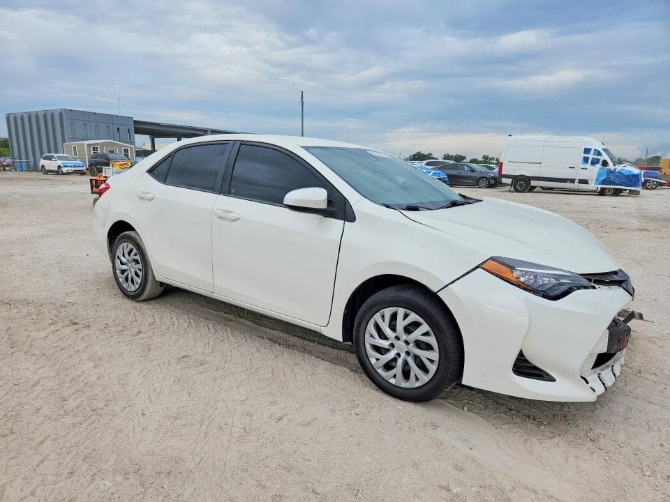 2017 TOYOTA COROLLA LE 4