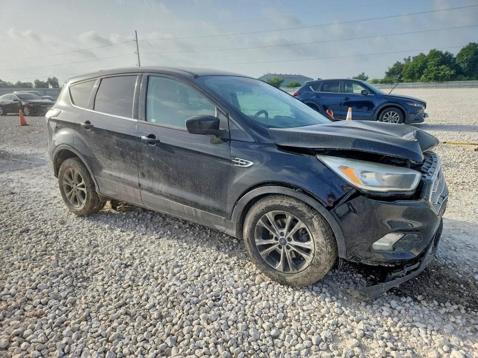 2017 FORD ESCAPE SE 4