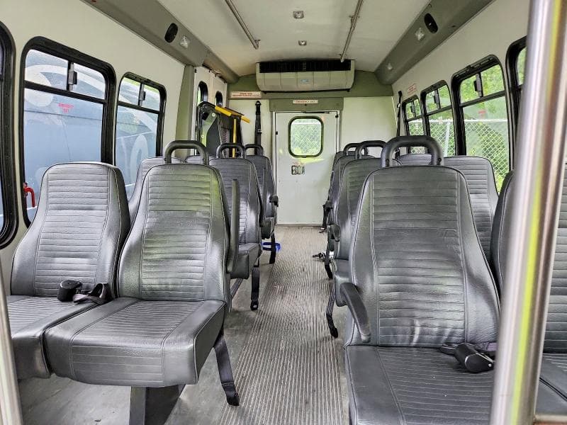 2017 FORD E 450 10