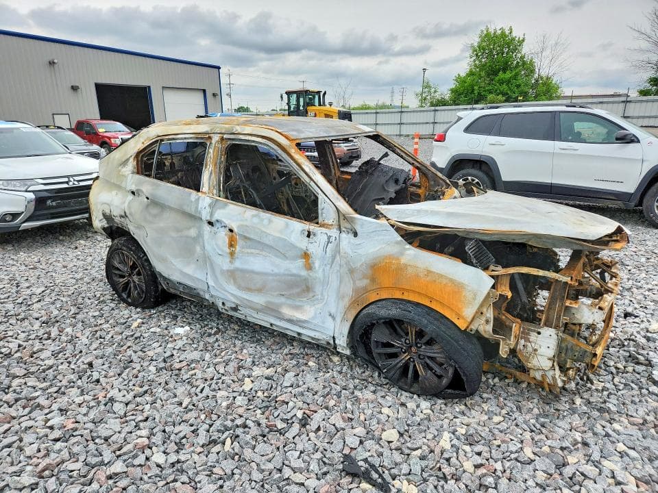 2022 MITSUBISHI ECLIPSE CROSS SE 4