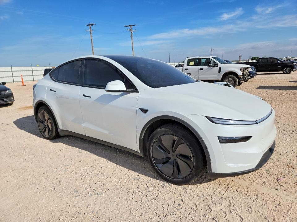 2026 TESLA MODEL Y 4