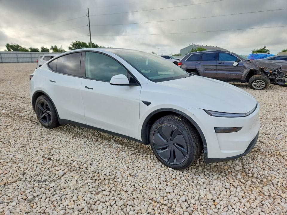 2026 TESLA MODEL Y 4