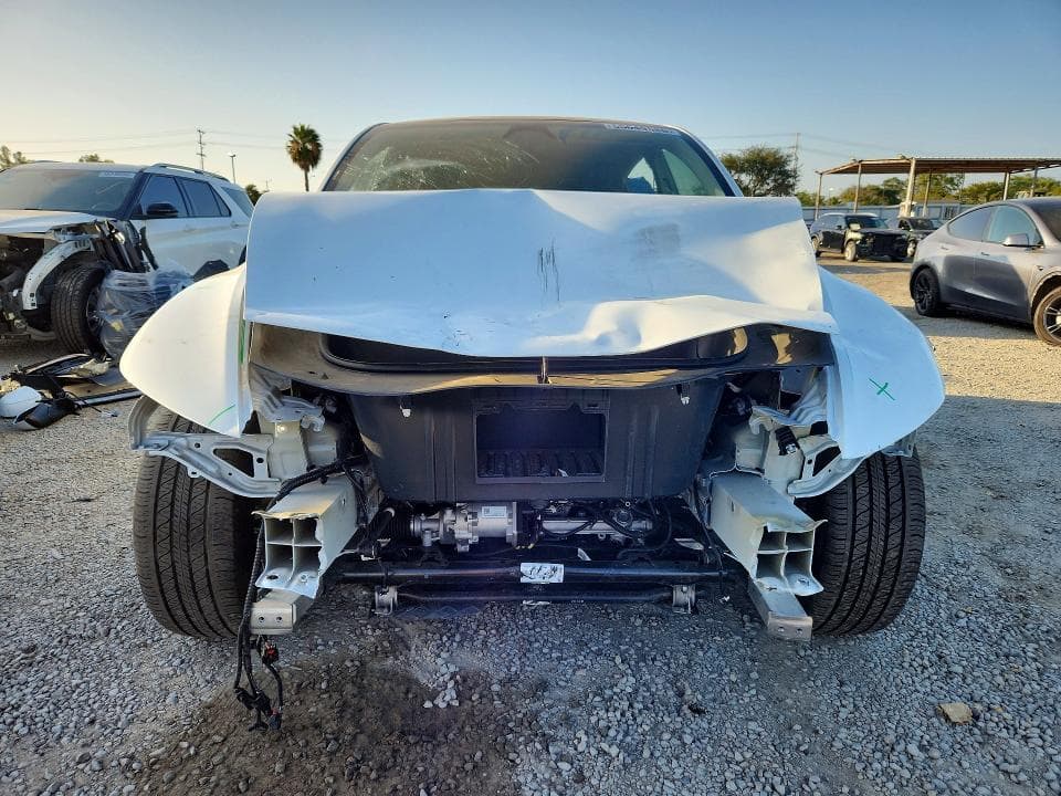 2026 TESLA MODEL Y 5