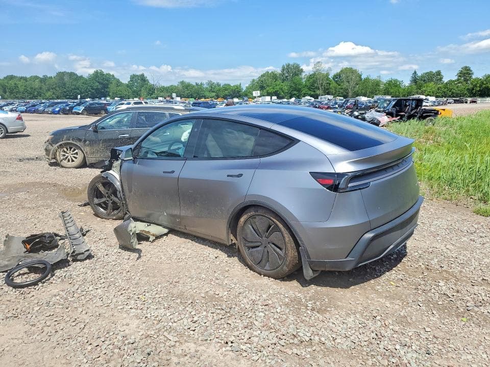 2026 TESLA MODEL Y 2