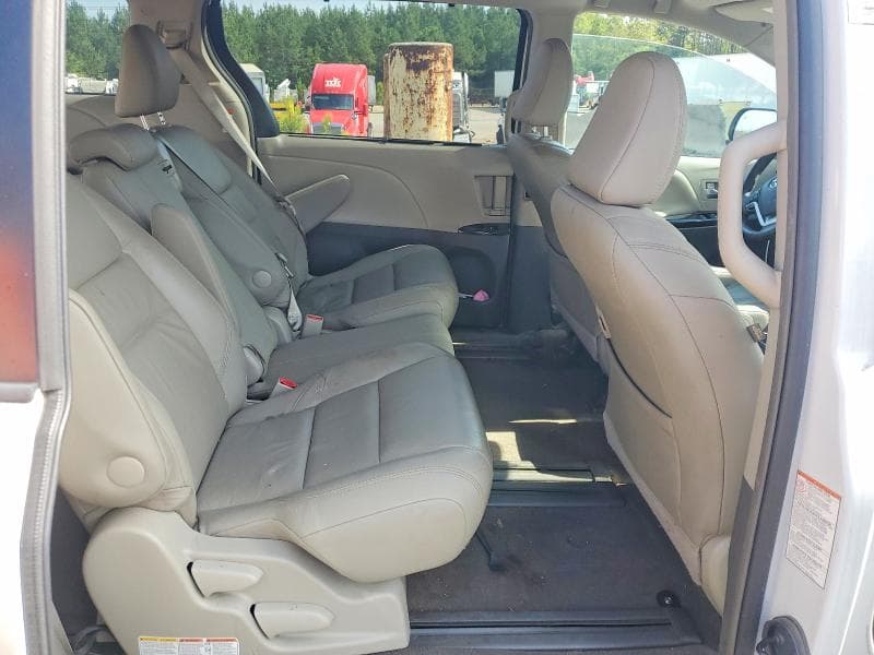 2017 TOYOTA SIENNA XLE 8-PASSENGER 11