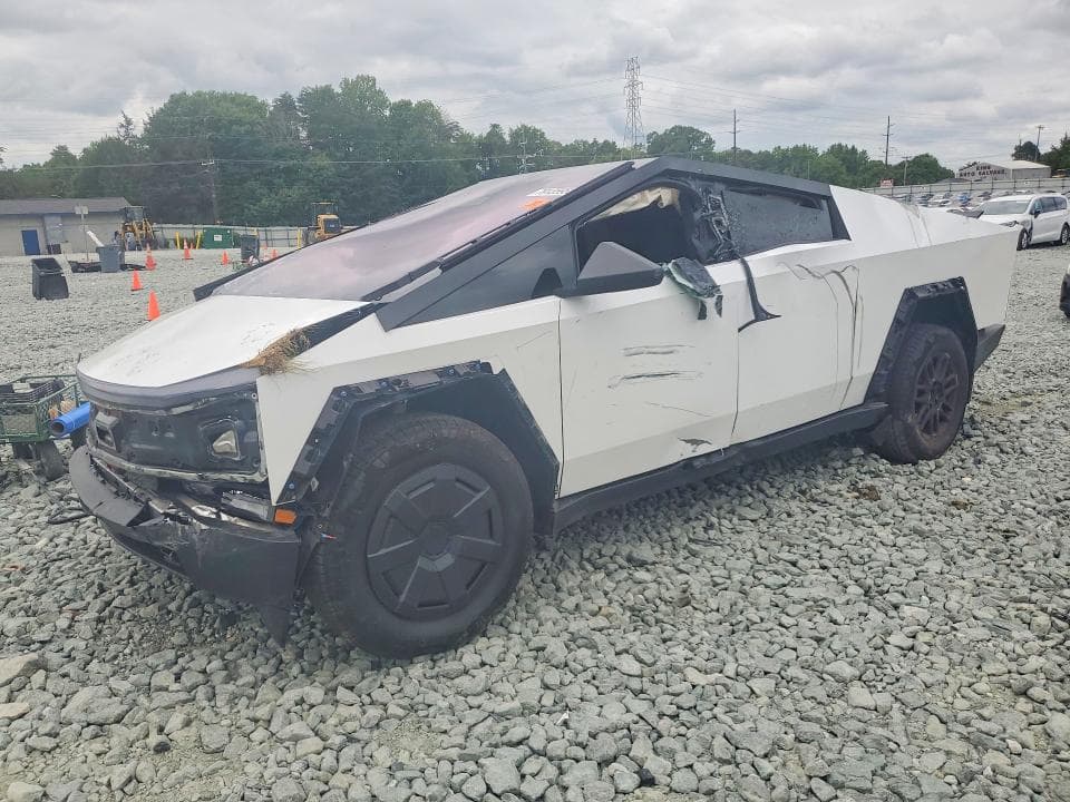 2025 TESLA CYBERTRUCK - 1