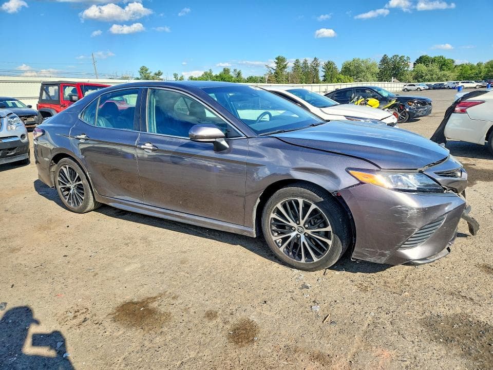 2018 TOYOTA CAMRY SE 4